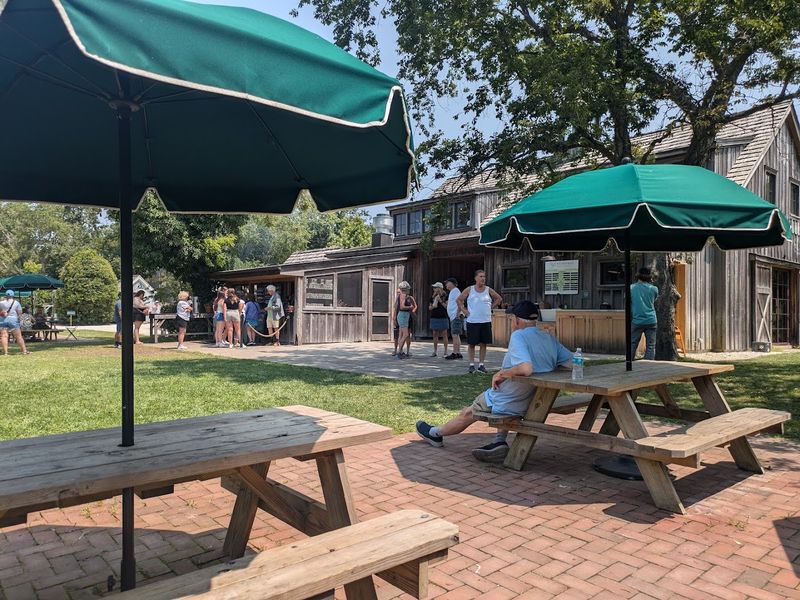 Peaceful Bike Rides Through Charming Neighborhoods