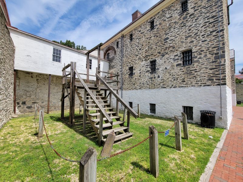The Courtyard Where Prisoners Glimpsed Freedom