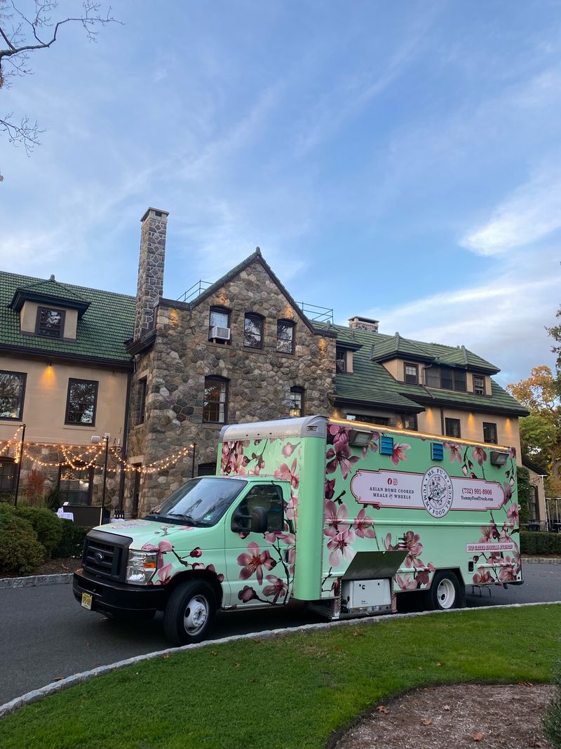 Ms. Fu's Yummy Food Truck