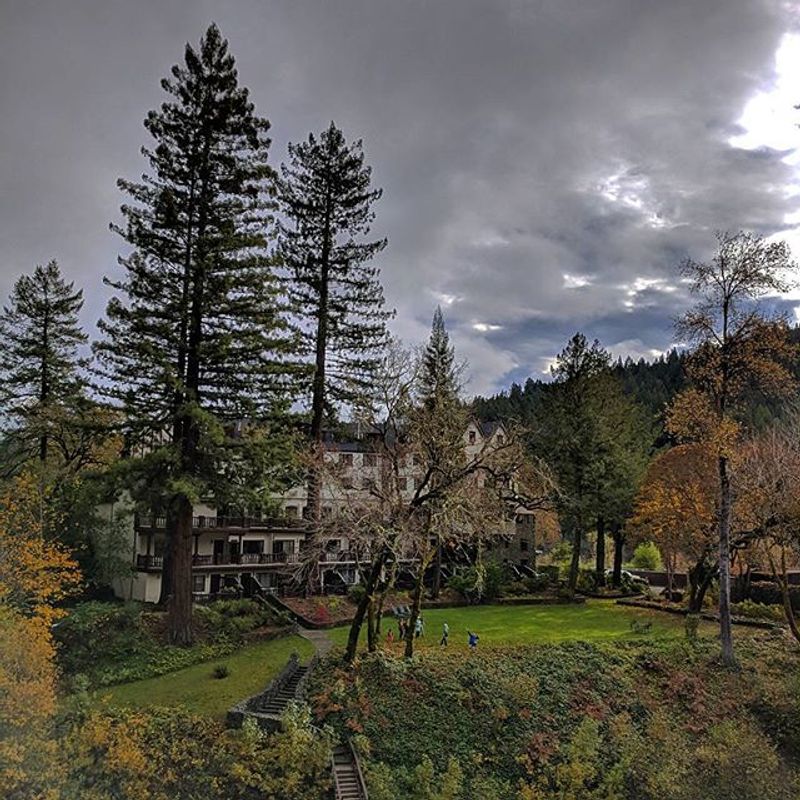 A Historic Inn Hidden Among California’s Tallest Trees
