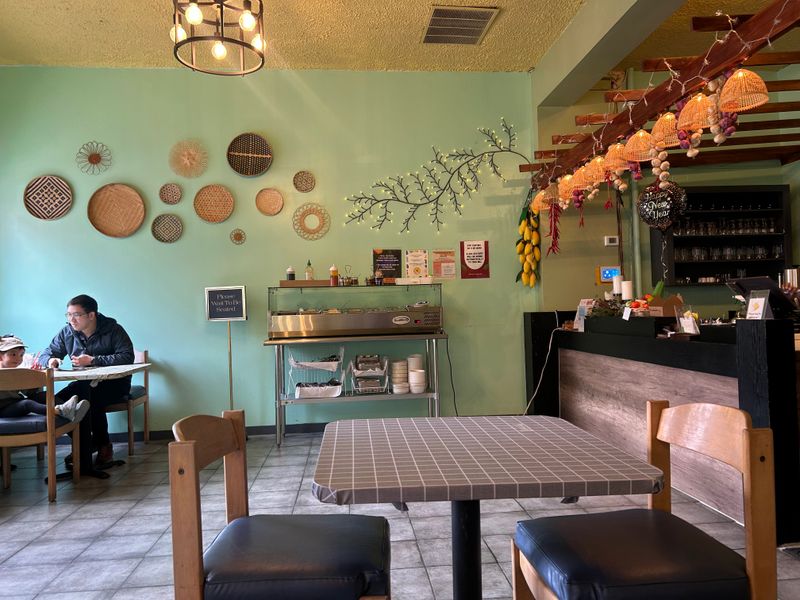 Cozy Atmosphere Perfect for Small Groups