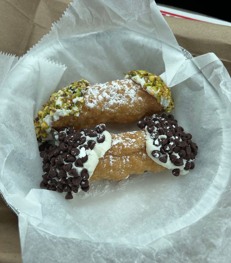 Cannoli That Deserve Their Own Standing Ovation