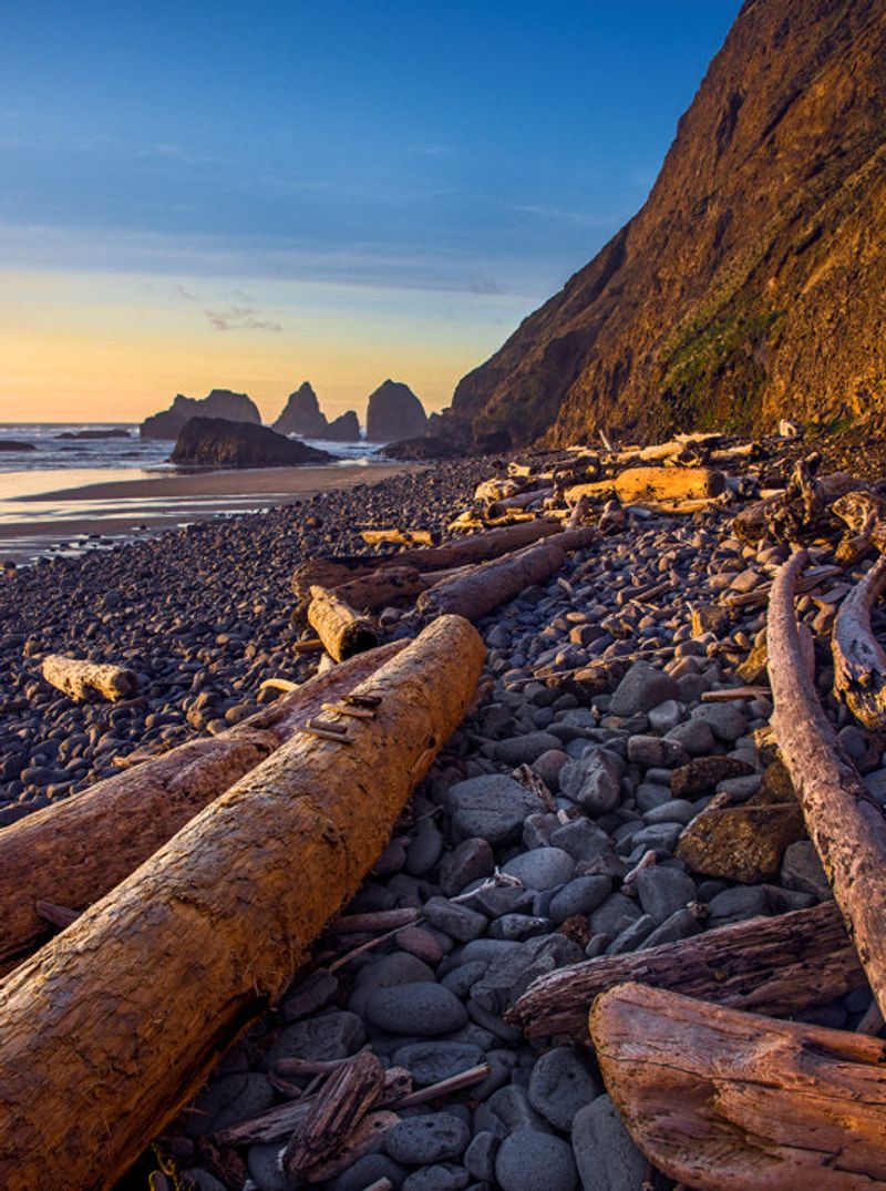 Agate Hunting and Beach Combing on the Cobblestone Cove