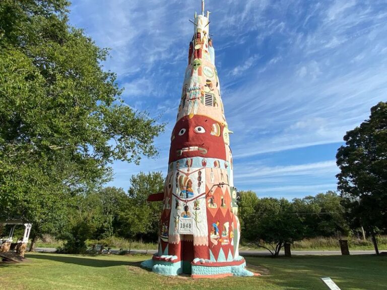 The World’s Largest Concrete Totem Pole Stands Proud in a Hidden ...