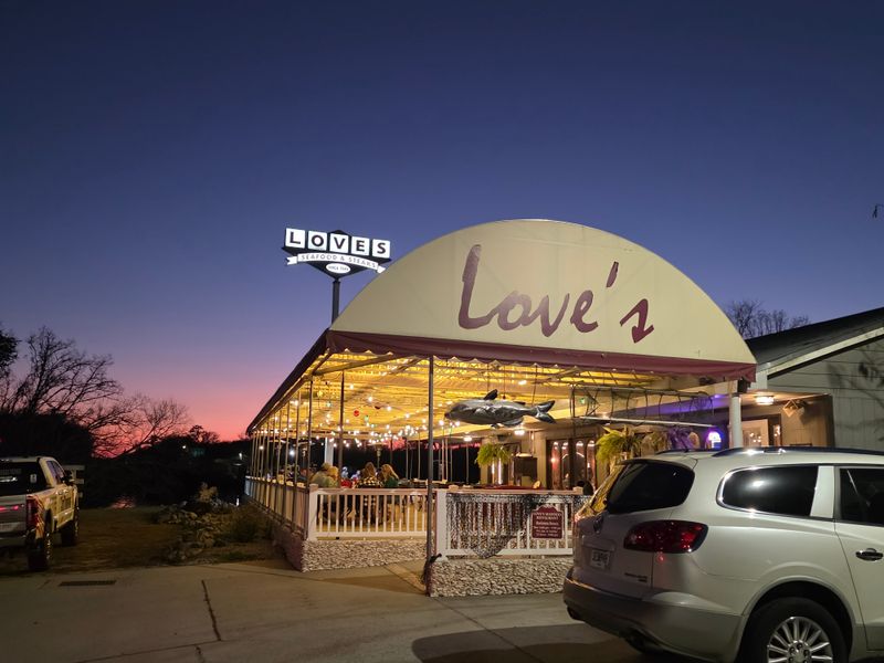 Love’s Seafood Steak And Oysters