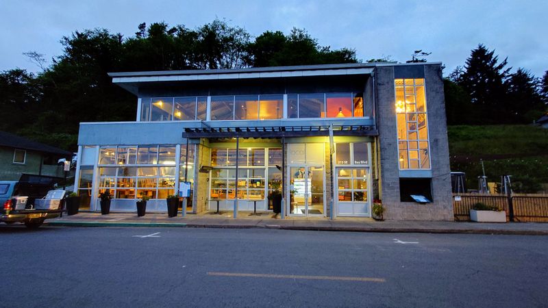 Local Ocean Seafoods, Newport