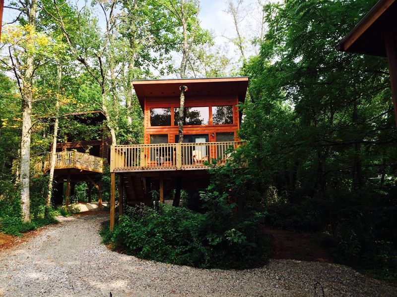 River’s Edge Treehouse Resort (Robbinsville) 