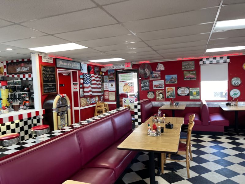 Authentic 1950s Atmosphere That Transports Guests Back in Time