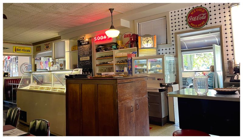 Authentic 1950s Dining Car Architecture