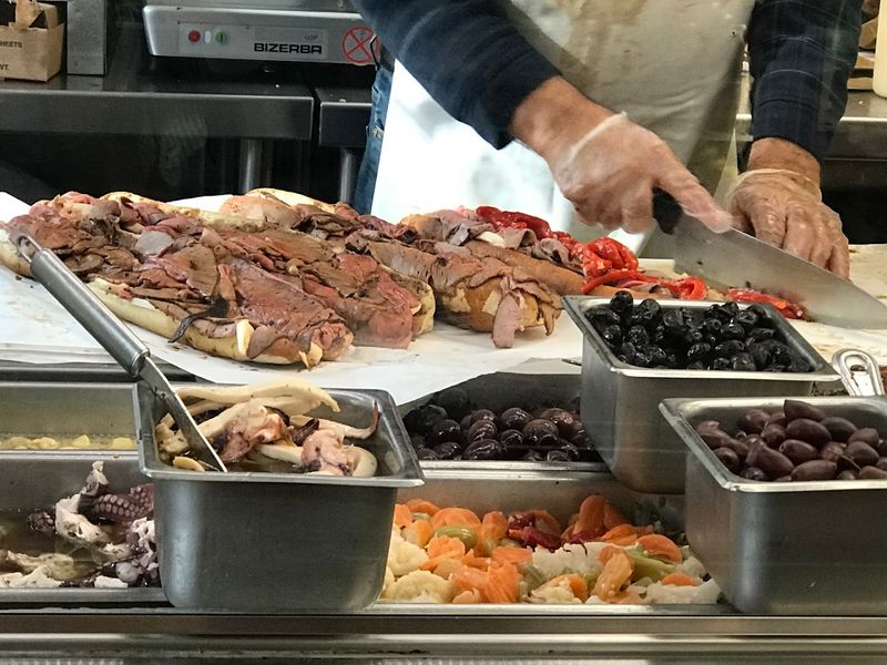 The Famous Saturday Roast Beef Special That Draws Crowds