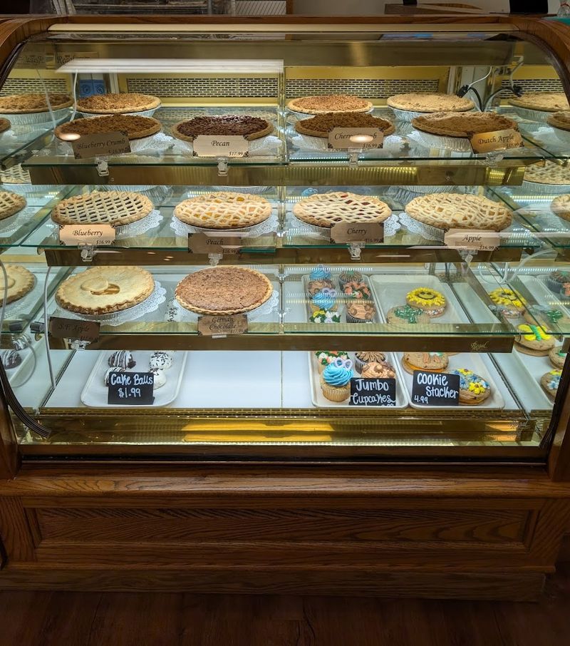 Nearly 30 Varieties of Amish-Style Pie That Are Worth the Drive Alone