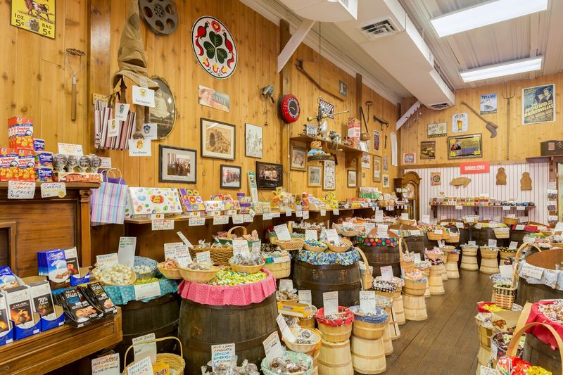 A Step Back in Time: The Old-School Atmosphere