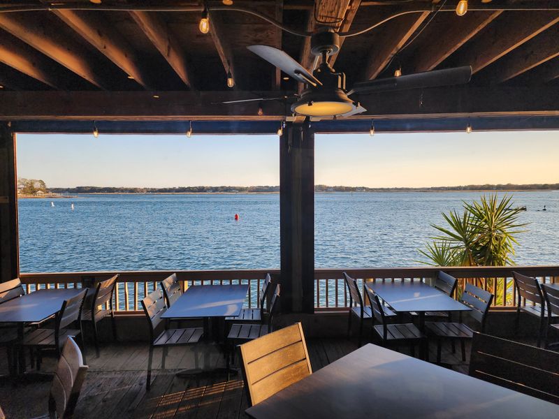 Waterfront Views That Make Every Meal Memorable