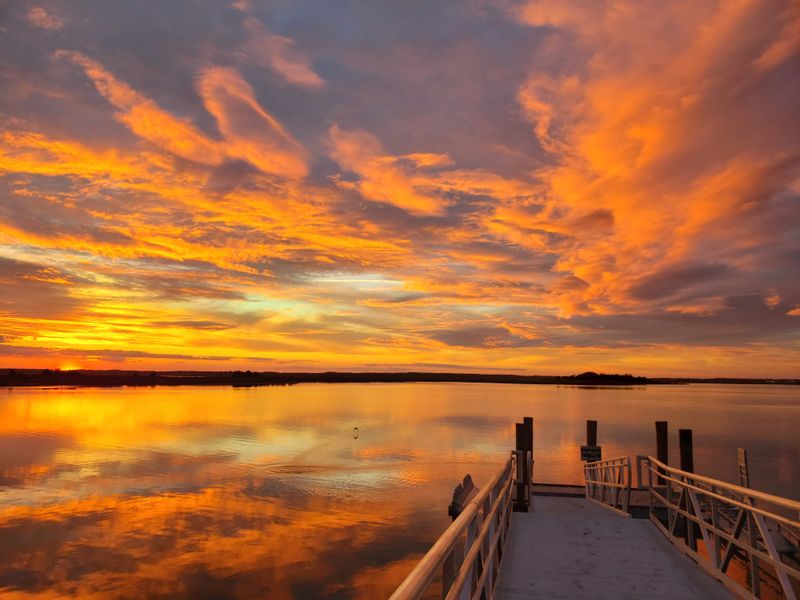 Sunset Lake: Your Perfect Spot for Peaceful Water Views