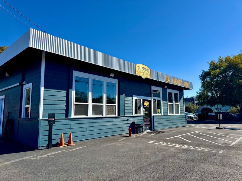 Tillamook Country Smoker Factory Outlet, Bay City