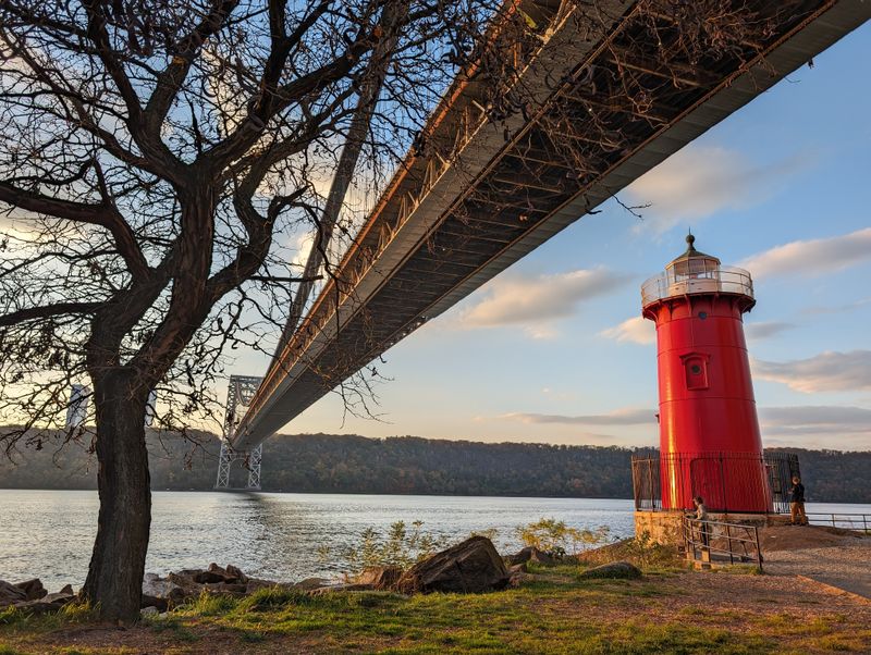 Statue Of Liberty Ferry Lines Vs. Little Red Lighthouse Statue Of Liberty Ferry Lines Vs. Little Red Lighthouse