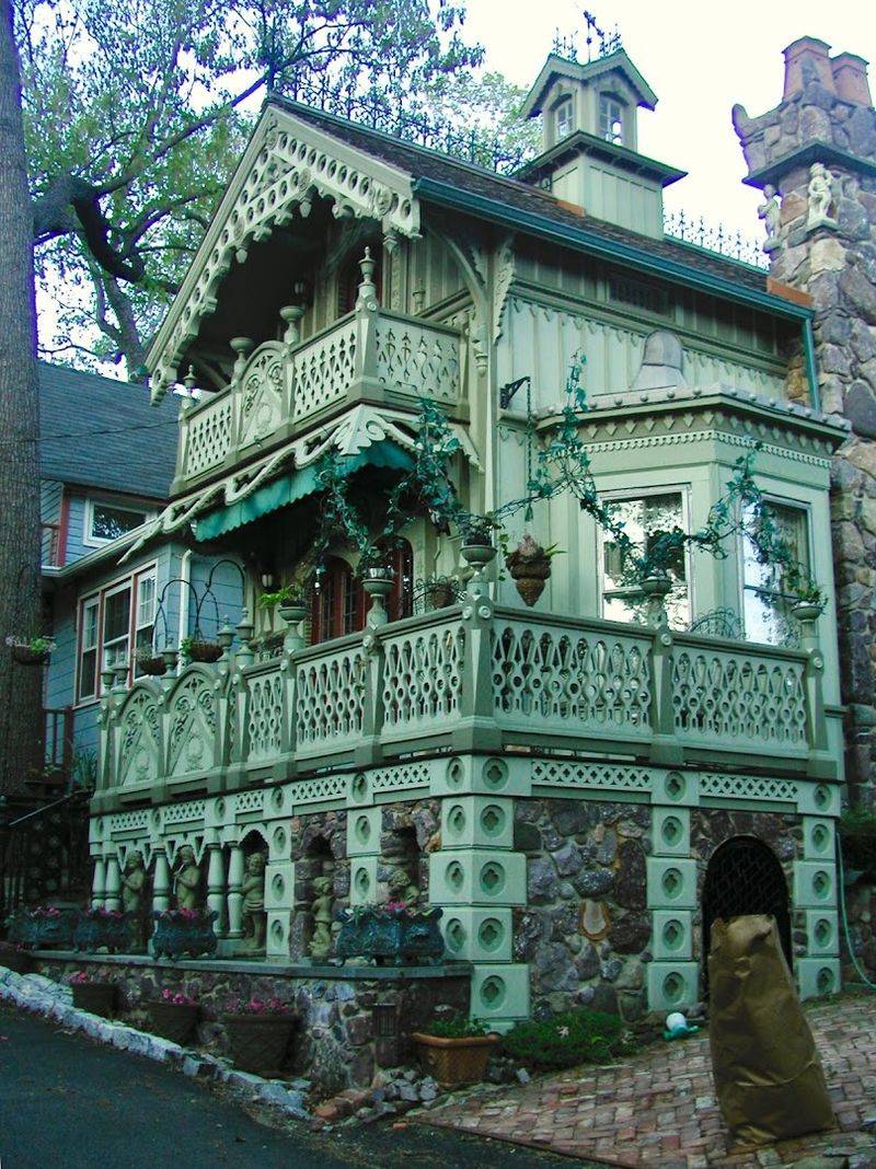 Gardens That Bloom With Victorian Charm