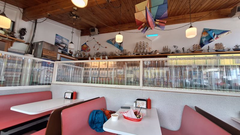 A Harbor View With Every Meal