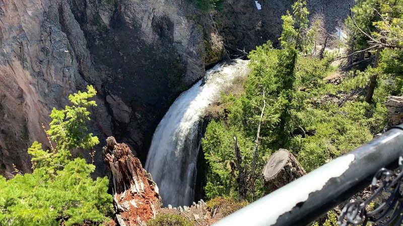 Waterfalls And Gorge Views That Keep Switching Sides
