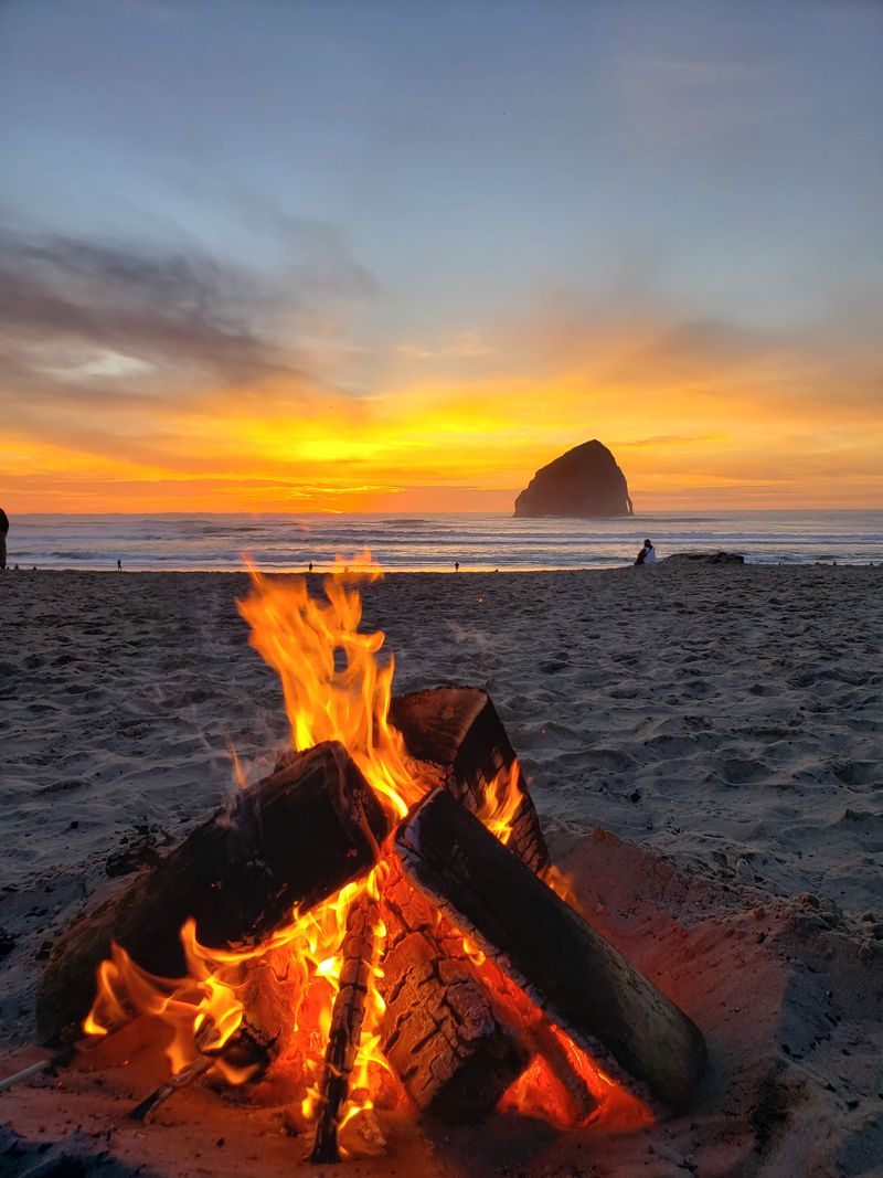 Bonfire-Friendly Beach Where Sunsets Deserve Standing Ovations