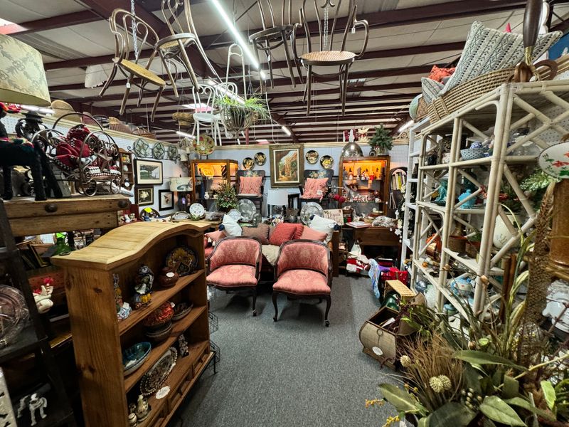 Linens and Textiles with Timeless Elegance