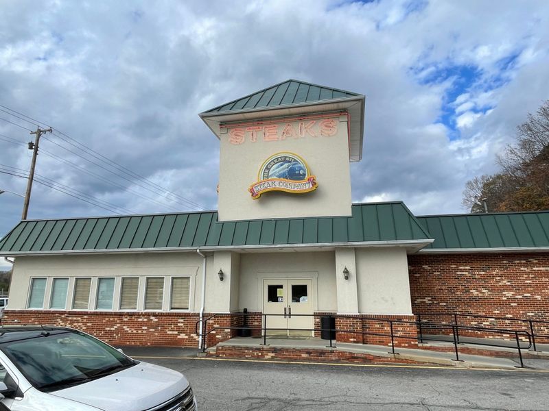 Community Fixture in Roanoke Dining Scene