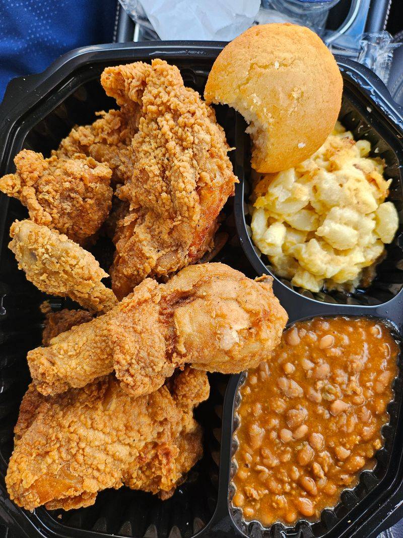 The Crispy Chicken Plate Everyone Mentions First