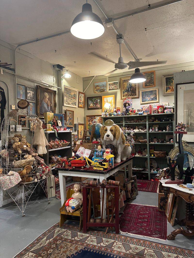 Mid-Century Modern Furniture Worth the Hunt