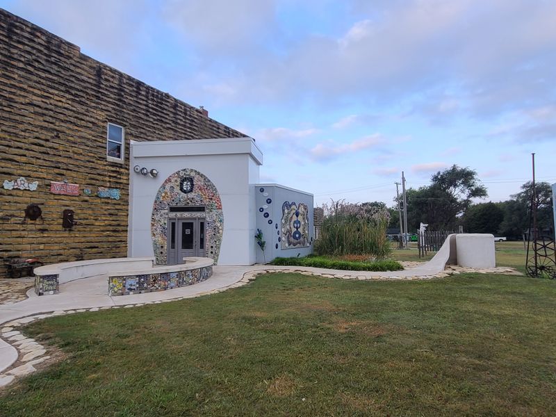 The Bowl Plaza, A Rest Stop That Turned Into Art