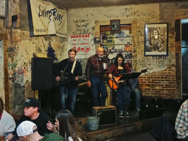 Live Music Nights That Stretch Dinner Into A Full Evening