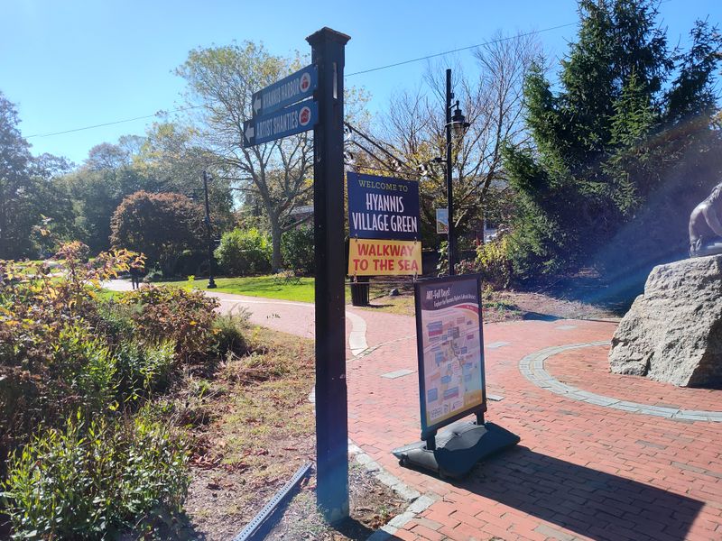 Hyannis Harbor Walkway-To-The-Sea