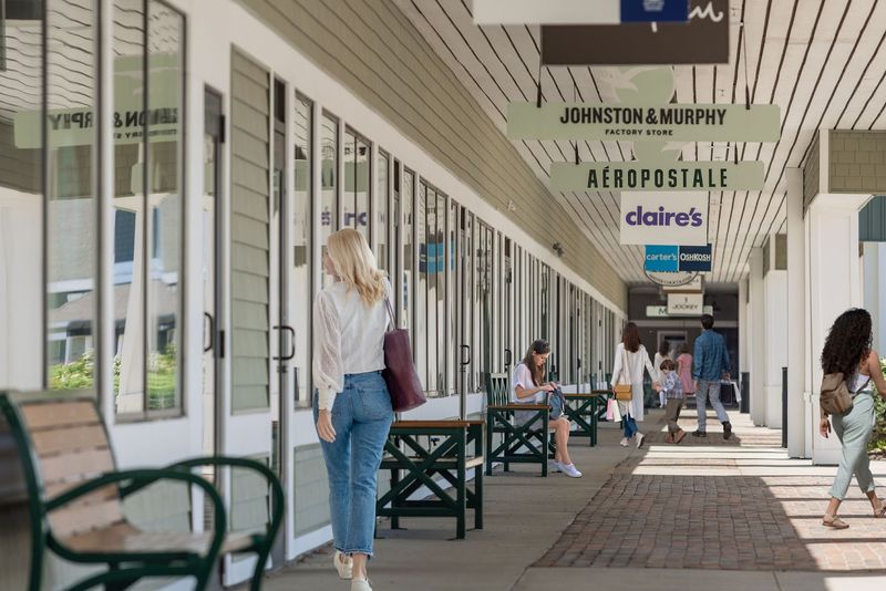 Deal Timing: Weekdays, Early Hours, And The Sweet Spot For Calm