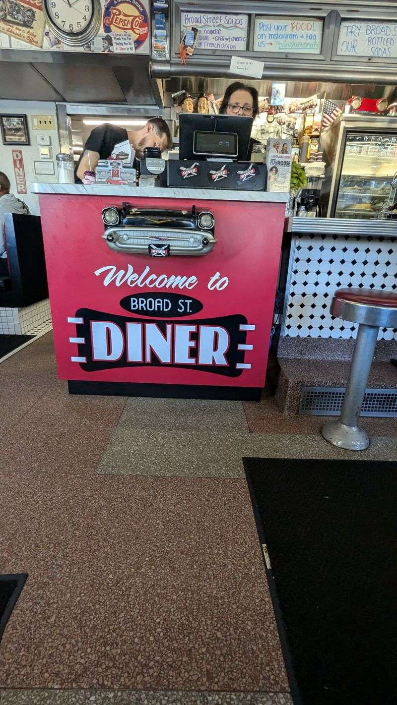 Planning Your Perfect Visit To Broad Street Diner