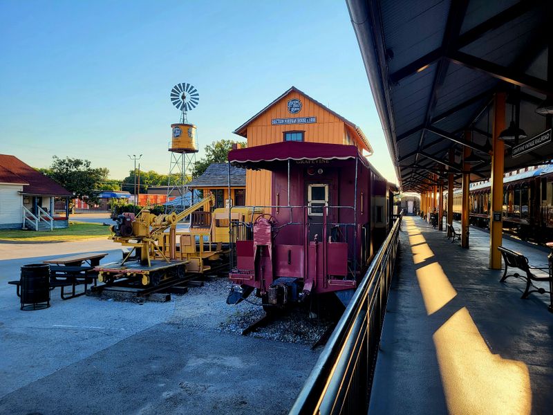 The Layover at Palestine Depot