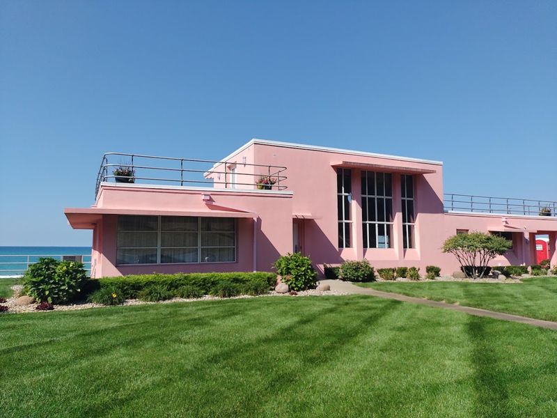 A Tiny Town With a Surprisingly Rich Architectural Story