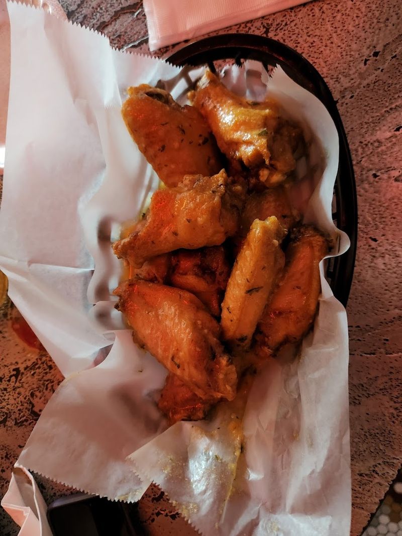 The Willard: Wings and Pizza