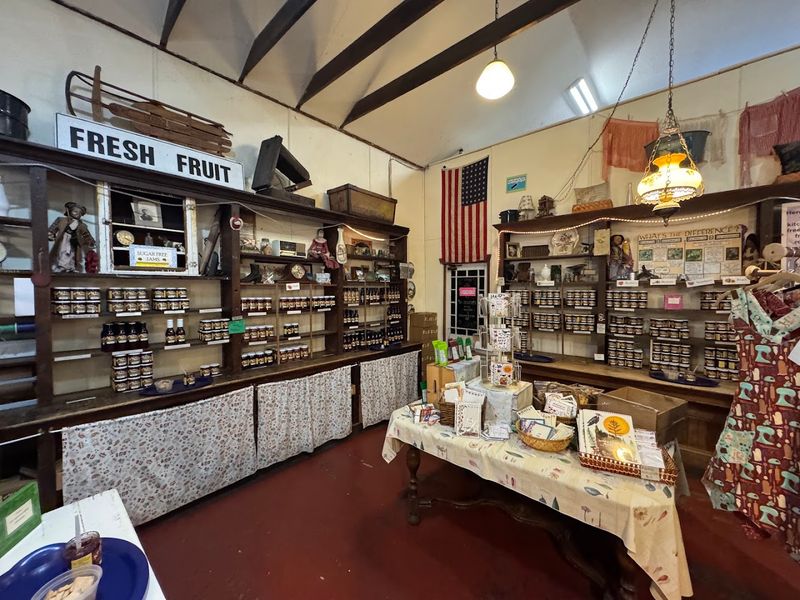 Apple Valley Country Store, Hood River, Oregon