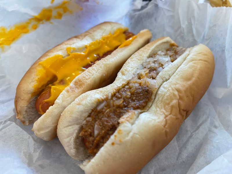 The “Everything” Build With Mustard, Chili, And Chopped Onions