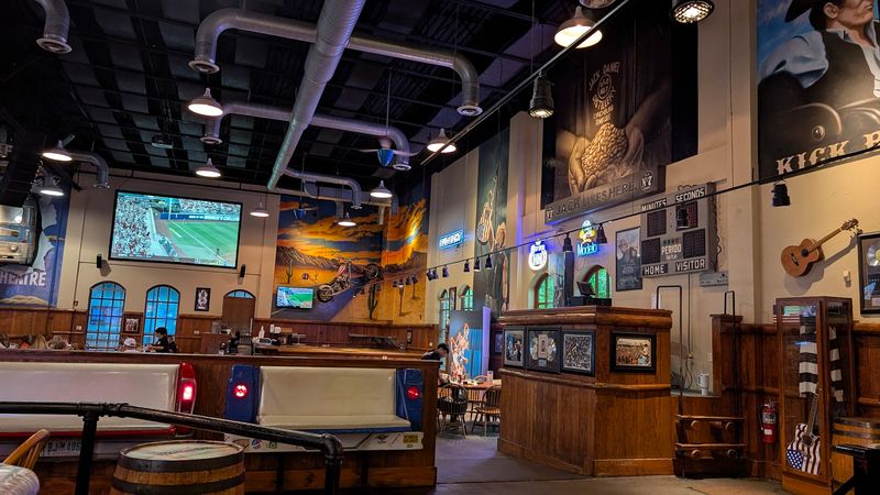 An Atmosphere Unlike Any Other Bar and Grill