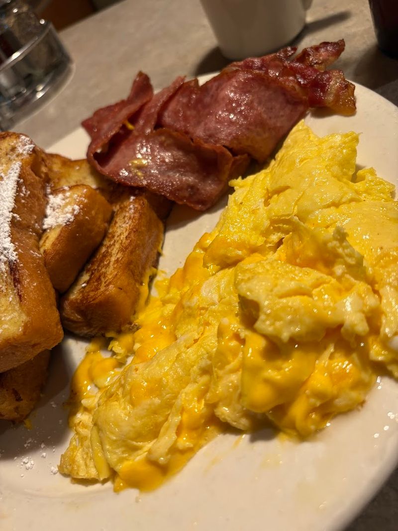 Scrambled Eggs That Actually Taste Like Someone Cared