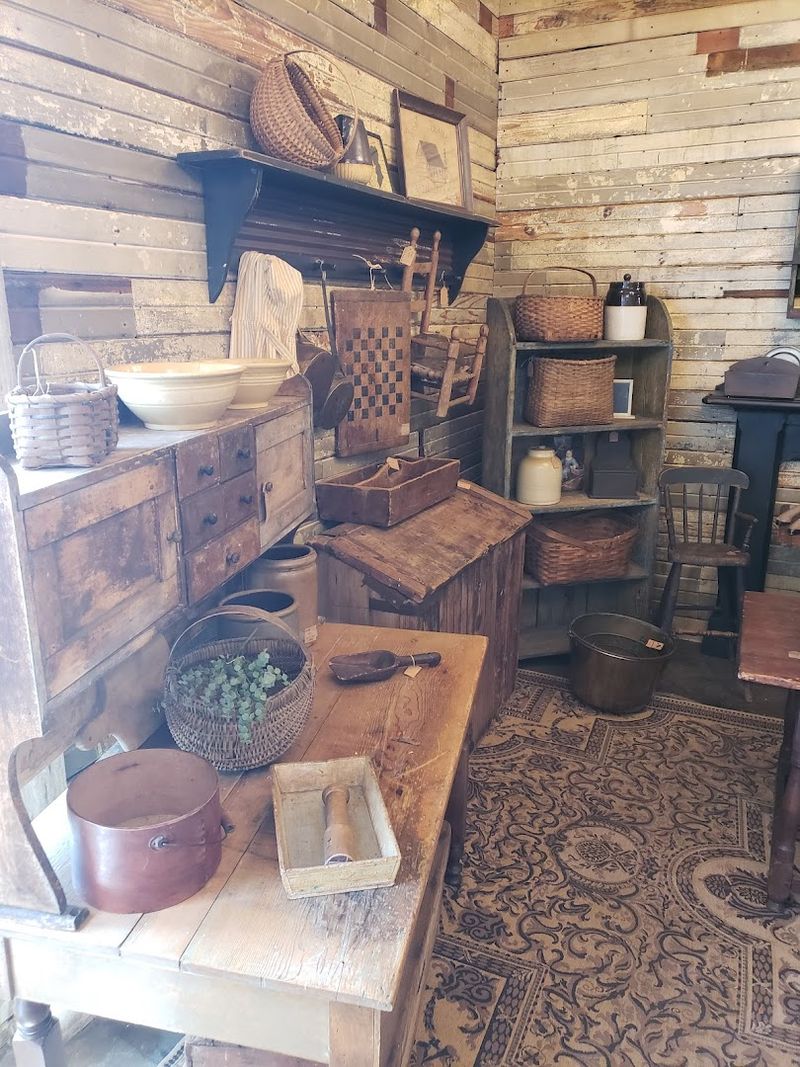 Local Folk Crafts and Primitives with Real Roots