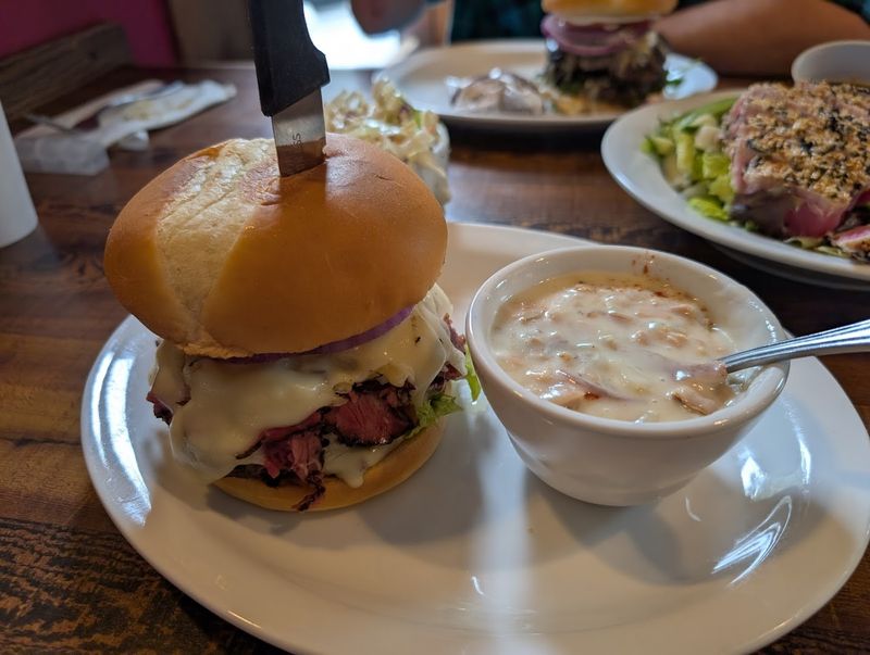 Dinner Service That Brings the Locals Back