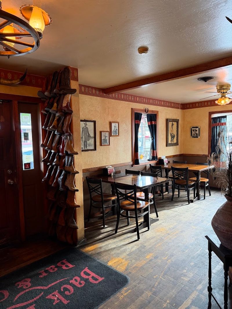 The Atmosphere That Keeps People Coming Back