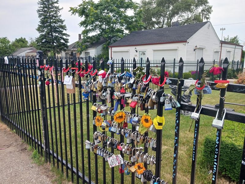 Fan Tributes on the Fence That Will Stop You in Your Tracks