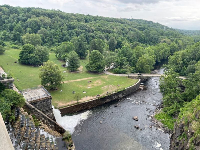 The Gorge Setting That Makes It Feel Even Wilder