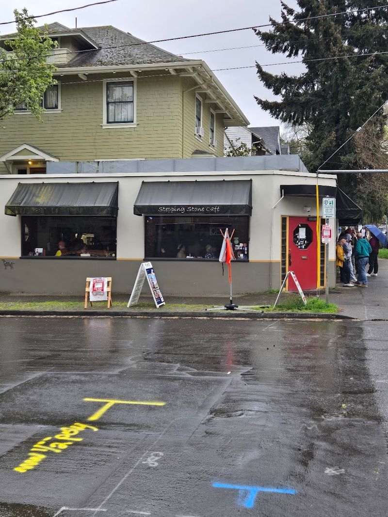 Finding Stepping Stone Cafe in the Nob Hill Neighborhood