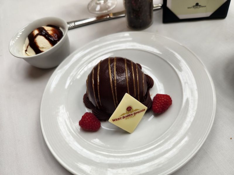 Live Music That Fills the Dome With Something Special