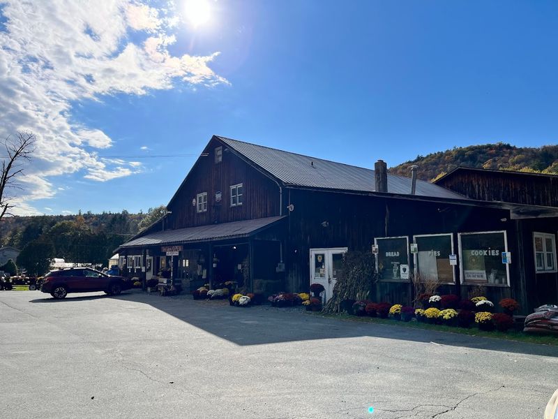 The Market Feel That Keeps People Coming Back