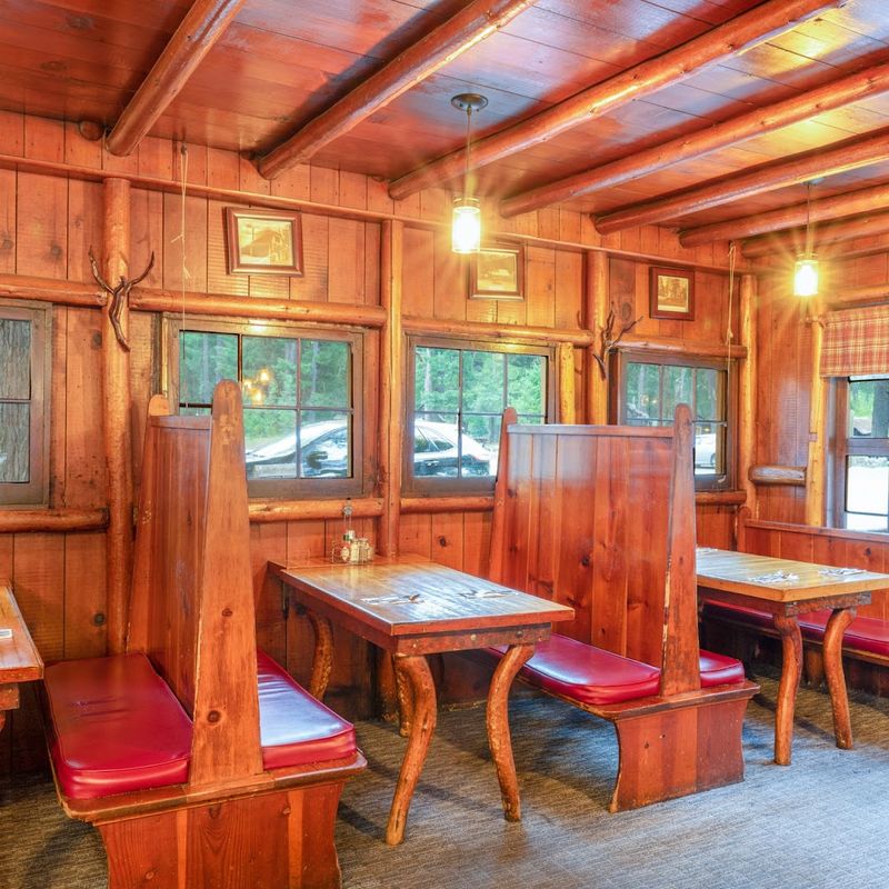 The Atmosphere That Makes You Want to Linger