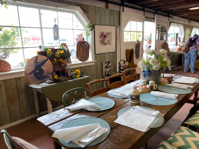 The Cozy Farmhouse Atmosphere Inside